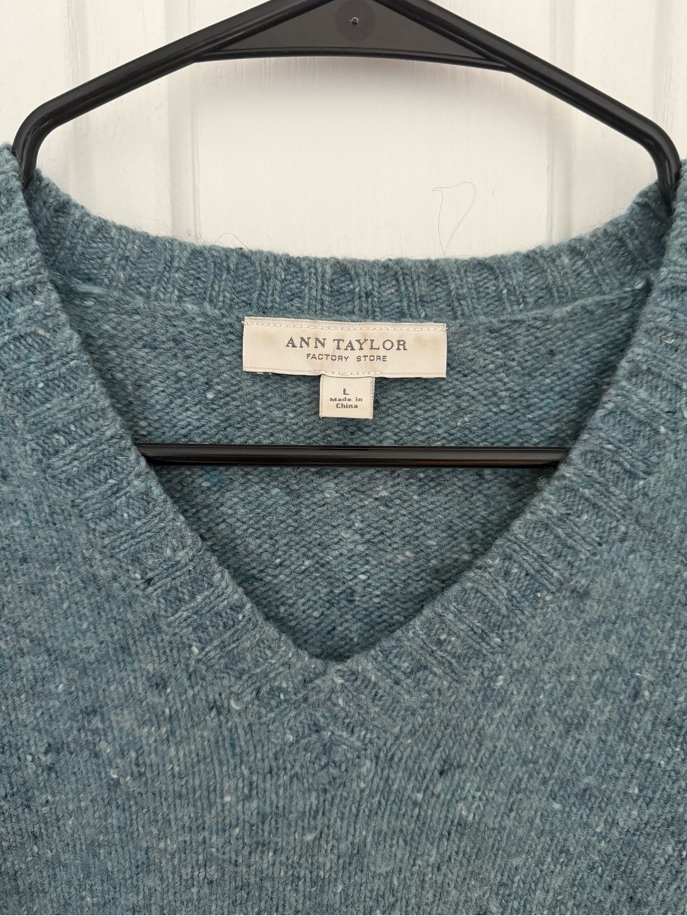 Ann Taylor Teal Heathered V-Neck Sweater - Picture 2 of 4